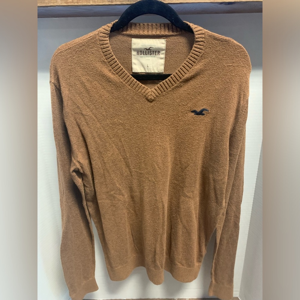 Hollister men’s size L pullover v-neck sweater
